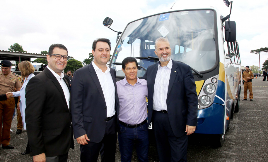 A Rede de Proteção Social e Especial Básica do Paraná ganhou reforço nesta sexta-feira (07), com o repasse de 222 carros e 15 micro-ônibus para 167 municípios do Estado