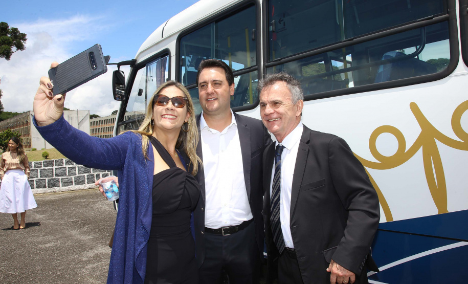 A Rede de Proteção Social e Especial Básica do Paraná ganhou reforço nesta sexta-feira (07), com o repasse de 222 carros e 15 micro-ônibus para 167 municípios do Estado