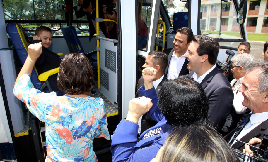 A Rede de Proteção Social e Especial Básica do Paraná ganhou reforço nesta sexta-feira (07), com o repasse de 222 carros e 15 micro-ônibus para 167 municípios do Estado