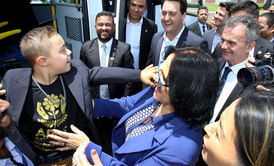 A Rede de Proteção Social e Especial Básica do Paraná ganhou reforço nesta sexta-feira (07), com o repasse de 222 carros e 15 micro-ônibus para 167 municípios do Estado