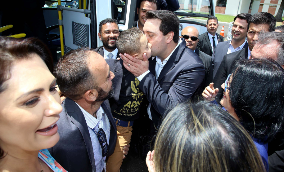 A Rede de Proteção Social e Especial Básica do Paraná ganhou reforço nesta sexta-feira (07), com o repasse de 222 carros e 15 micro-ônibus para 167 municípios do Estado