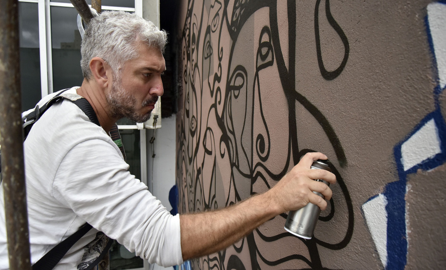 Marcelo Le, muralista e artista plástico. Museu Casa Alfredo Andersen(MCAA).Curitiba, 05 de fevereiro de 2020.Foto: Kraw Penas/SECC