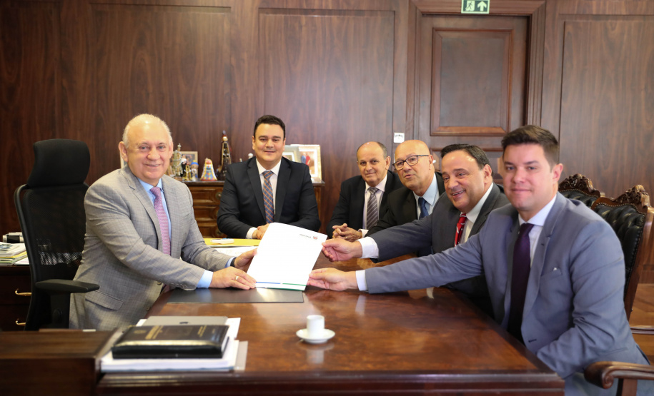 O Governo do Estado pretende aumentar a fiscalização nas obras públicas, com câmeras que transmitam, em tempo real, o andamento do serviço contratado