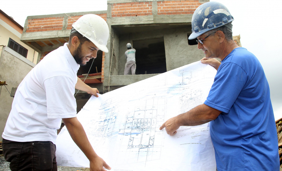 O Governo do Estado pretende aumentar a fiscalização nas obras públicas, com câmeras que transmitam, em tempo real, o andamento do serviço contratado. A proposta, elaborada pela Controladoria-Geral do Estado (CGE) em forma de anteprojeto de lei, prevê publicação das imagens no Portal da Transparência para que qualquer pessoa possa acompanhar o trabalho. Foto:Jaelson Lucas/Arquivo AEN