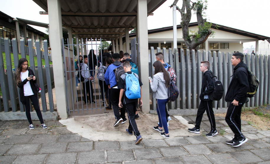 Volta às aulas Colegio Estadual São Paulo Apóstolo.Uberaba. FOTO: ARI DIAS/AEN