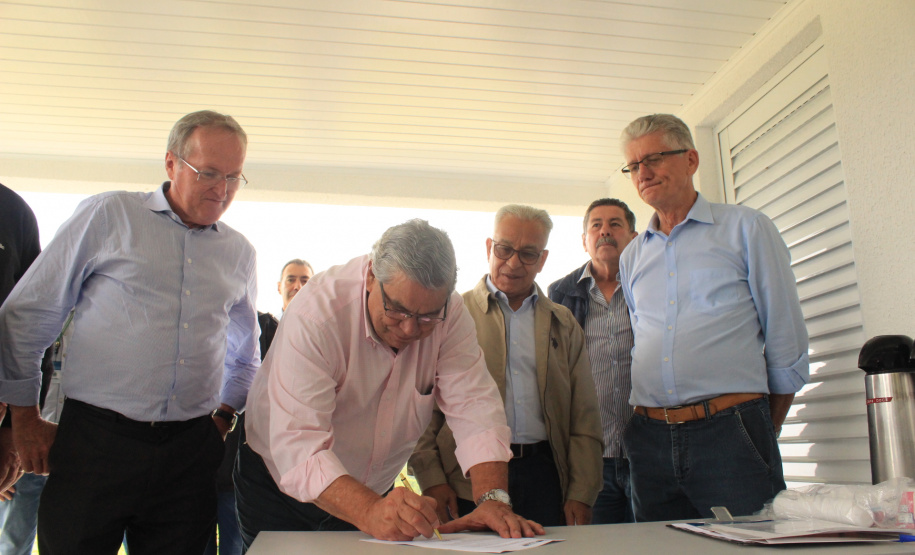 O Governo do Estado inaugurou nesta terça-feira (11) em Campina Grande do Sul, na Região Metropolitana de Curitiba, o novo Posto de Fiscalização de Trânsito Agropecuário, da Agência de Defesa Agropecuária do Paraná (Adapar). Também foi assinado um termo que determina a cessão do posto do Fundepec para a Adapar.  - Campina Grande do Sul, 11/02/2020  -  Foto: Gisele Barão/SEAB