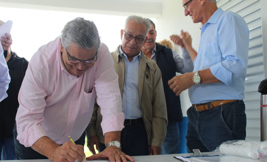 O Governo do Estado inaugurou nesta terça-feira (11) em Campina Grande do Sul, na Região Metropolitana de Curitiba, o novo Posto de Fiscalização de Trânsito Agropecuário, da Agência de Defesa Agropecuária do Paraná (Adapar). Também foi assinado um termo que determina a cessão do posto do Fundepec para a Adapar.  - Campina Grande do Sul, 11/02/2020  -  Foto: Gisele Barão/SEAB