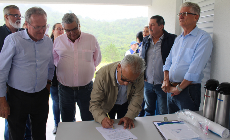 O Governo do Estado inaugurou nesta terça-feira (11) em Campina Grande do Sul, na Região Metropolitana de Curitiba, o novo Posto de Fiscalização de Trânsito Agropecuário, da Agência de Defesa Agropecuária do Paraná (Adapar). Também foi assinado um termo que determina a cessão do posto do Fundepec para a Adapar.  - Campina Grande do Sul, 11/02/2020  -  Foto: Gisele Barão/SEAB