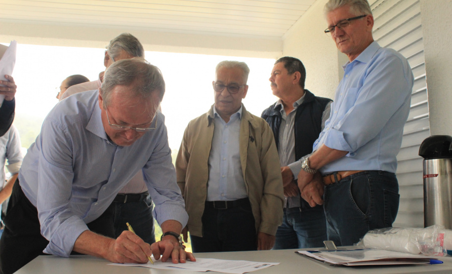 O Governo do Estado inaugurou nesta terça-feira (11) em Campina Grande do Sul, na Região Metropolitana de Curitiba, o novo Posto de Fiscalização de Trânsito Agropecuário, da Agência de Defesa Agropecuária do Paraná (Adapar). Também foi assinado um termo que determina a cessão do posto do Fundepec para a Adapar.  - Campina Grande do Sul, 11/02/2020  -  Foto: Gisele Barão/SEAB