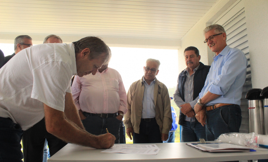 O Governo do Estado inaugurou nesta terça-feira (11) em Campina Grande do Sul, na Região Metropolitana de Curitiba, o novo Posto de Fiscalização de Trânsito Agropecuário, da Agência de Defesa Agropecuária do Paraná (Adapar). Também foi assinado um termo que determina a cessão do posto do Fundepec para a Adapar.  - Campina Grande do Sul, 11/02/2020  -  Foto: Gisele Barão/SEAB