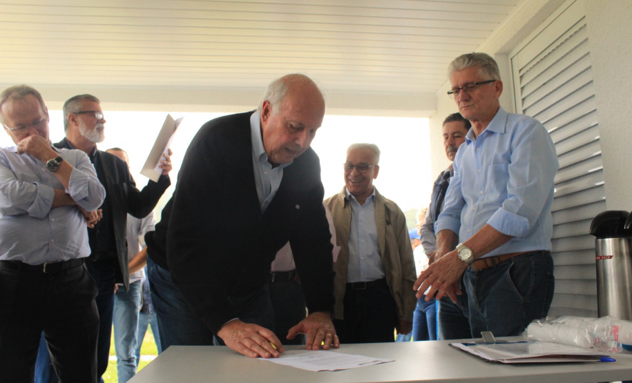 O Governo do Estado inaugurou nesta terça-feira (11) em Campina Grande do Sul, na Região Metropolitana de Curitiba, o novo Posto de Fiscalização de Trânsito Agropecuário, da Agência de Defesa Agropecuária do Paraná (Adapar). Também foi assinado um termo que determina a cessão do posto do Fundepec para a Adapar.  - Campina Grande do Sul, 11/02/2020  -  Foto: Gisele Barão/SEAB