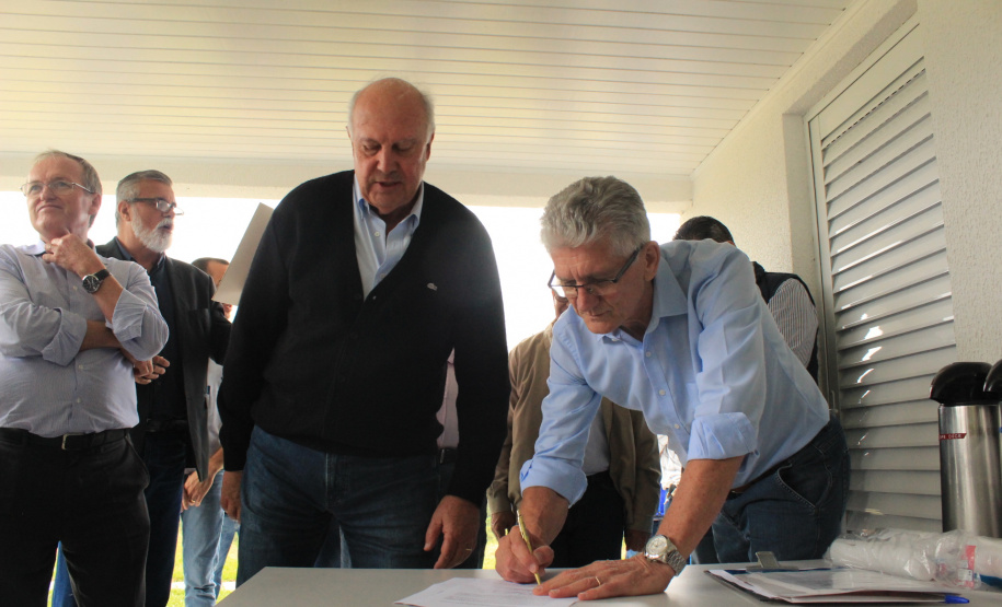 O Governo do Estado inaugurou nesta terça-feira (11) em Campina Grande do Sul, na Região Metropolitana de Curitiba, o novo Posto de Fiscalização de Trânsito Agropecuário, da Agência de Defesa Agropecuária do Paraná (Adapar). Também foi assinado um termo que determina a cessão do posto do Fundepec para a Adapar.  - Campina Grande do Sul, 11/02/2020  -  Foto: Gisele Barão/SEAB