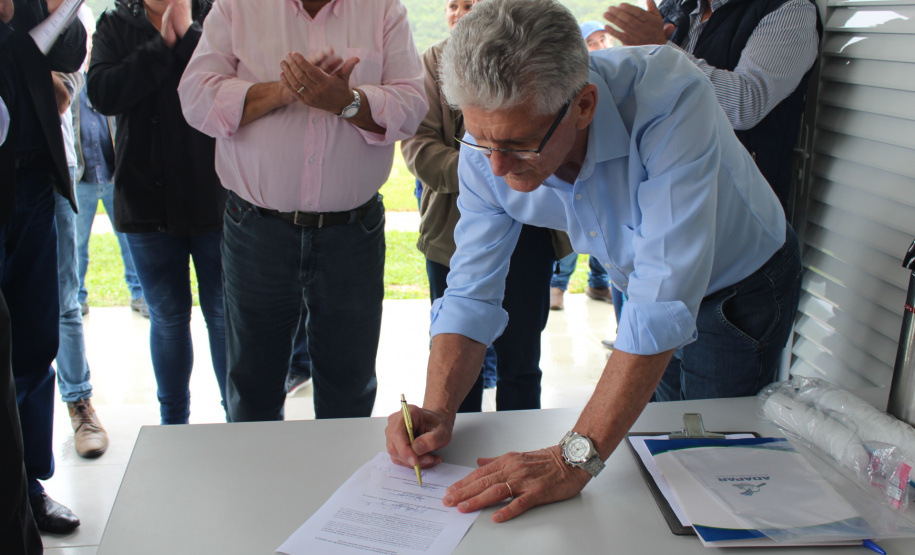 O Governo do Estado inaugurou nesta terça-feira (11) em Campina Grande do Sul, na Região Metropolitana de Curitiba, o novo Posto de Fiscalização de Trânsito Agropecuário, da Agência de Defesa Agropecuária do Paraná (Adapar). Também foi assinado um termo que determina a cessão do posto do Fundepec para a Adapar.  - Campina Grande do Sul, 11/02/2020  -  Foto: Gisele Barão/SEAB