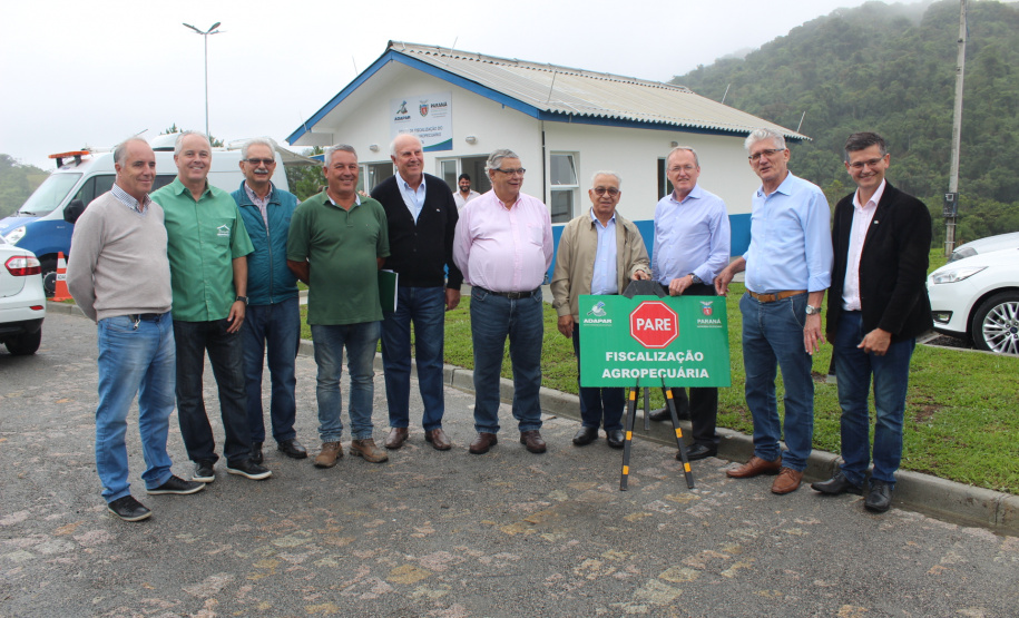 O Governo do Estado inaugurou nesta terça-feira (11) em Campina Grande do Sul, na Região Metropolitana de Curitiba, o novo Posto de Fiscalização de Trânsito Agropecuário, da Agência de Defesa Agropecuária do Paraná (Adapar). Também foi assinado um termo que determina a cessão do posto do Fundepec para a Adapar.  - Campina Grande do Sul, 11/02/2020  -  Foto: Gisele Barão/SEAB