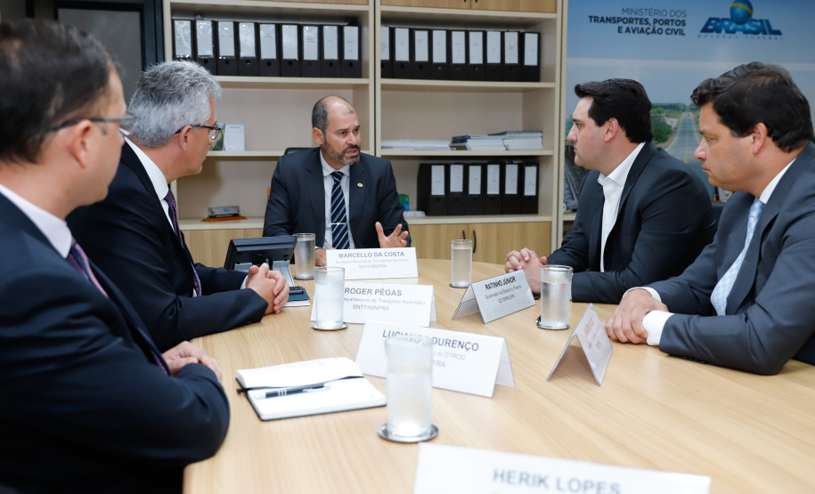 TRANSPORTE TERRESTRE  -  Governador Carlos Massa Ratinho Junior durante reunião com o Secretário Nacional de Transporte Terrestre, Marcelo da Costa, nesta terça-feira (11).  -  Brasília, 11/02/2020  -  Foto: Rodrigo Félix Leal/AEN