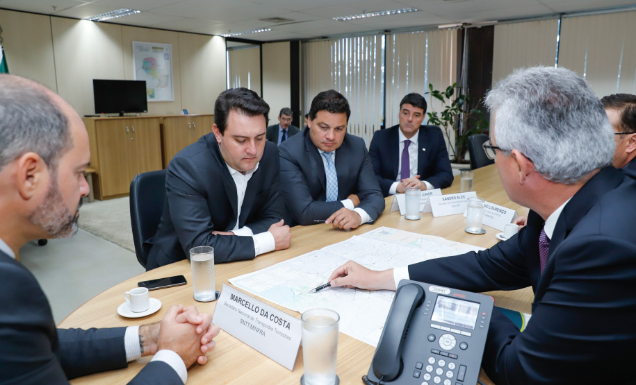 TRANSPORTE TERRESTRE  -  Governador Carlos Massa Ratinho Junior durante reunião com o Secretário Nacional de Transporte Terrestre, Marcelo da Costa, nesta terça-feira (11).  -  Brasília, 11/02/2020  -  Foto: Rodrigo Félix Leal/AEN