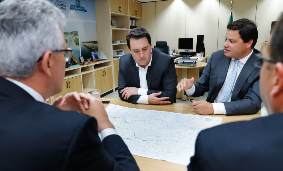 TRANSPORTE TERRESTRE  -  Governador Carlos Massa Ratinho Junior durante reunião com o Secretário Nacional de Transporte Terrestre, Marcelo da Costa, nesta terça-feira (11).  -  Brasília, 11/02/2020  -  Foto: Rodrigo Félix Leal/AEN