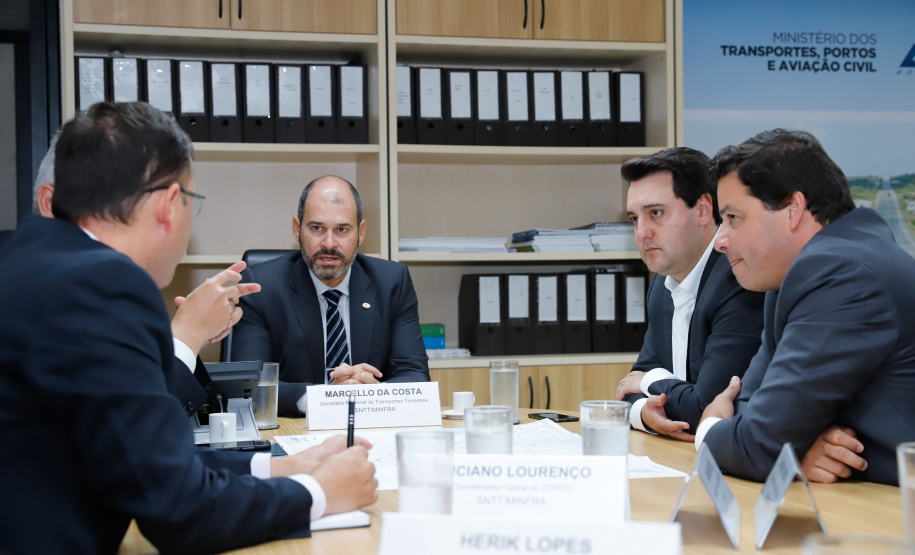 TRANSPORTE TERRESTRE  -  Governador Carlos Massa Ratinho Junior durante reunião com o Secretário Nacional de Transporte Terrestre, Marcelo da Costa, nesta terça-feira (11).  -  Brasília, 11/02/2020  -  Foto: Rodrigo Félix Leal/AEN