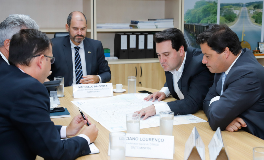 TRANSPORTE TERRESTRE  -  Governador Carlos Massa Ratinho Junior durante reunião com o Secretário Nacional de Transporte Terrestre, Marcelo da Costa, nesta terça-feira (11).  -  Brasília, 11/02/2020  -  Foto: Rodrigo Félix Leal/AEN