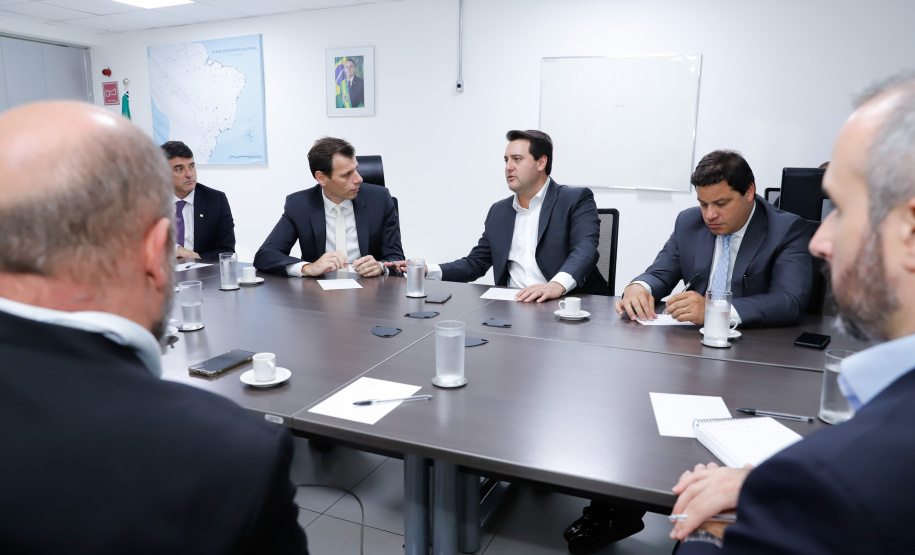 AVIAÇÃO CIVIL  -  Governador Carlos Massa Ratinho Junior durante reunião com o secretário nacional da Aviação Civil (SAC), Ronei Saggioro Glanzmann, em Brasília (DF), na terça-feira (11).  -  Brasília, 11/02/2020  -  Foto: Rodrigo Félix Leal/AEN