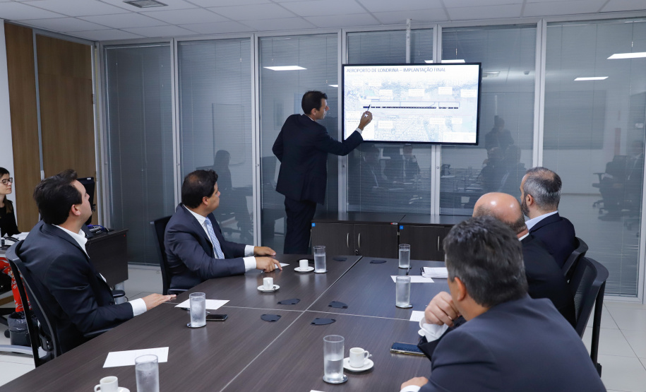 AVIAÇÃO CIVIL  -  Governador Carlos Massa Ratinho Junior durante reunião com o secretário nacional da Aviação Civil (SAC), Ronei Saggioro Glanzmann, em Brasília (DF), na terça-feira (11).  -  Brasília, 11/02/2020  -  Foto: Rodrigo Félix Leal/AEN