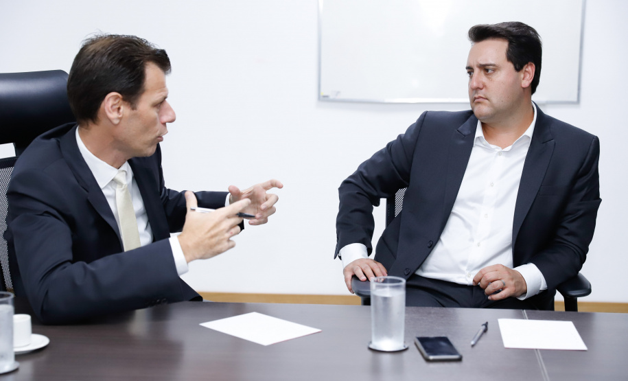 AVIAÇÃO CIVIL  -  Governador Carlos Massa Ratinho Junior durante reunião com o secretário nacional da Aviação Civil (SAC), Ronei Saggioro Glanzmann, em Brasília (DF), na terça-feira (11).  -  Brasília, 11/02/2020  -  Foto: Rodrigo Félix Leal/AEN