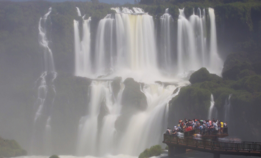 Companhia Latam anunciou a ampliação de 2 para 16 o número semanal de voos diretos entre as cidades paranaenses. Para o governador Carlos Massa Ratinho Junior iniciativa reforça a condição de Foz do Iguaçu como um dos principais polos turísticos do País.  Foto: José Fernando Ogura/AEN