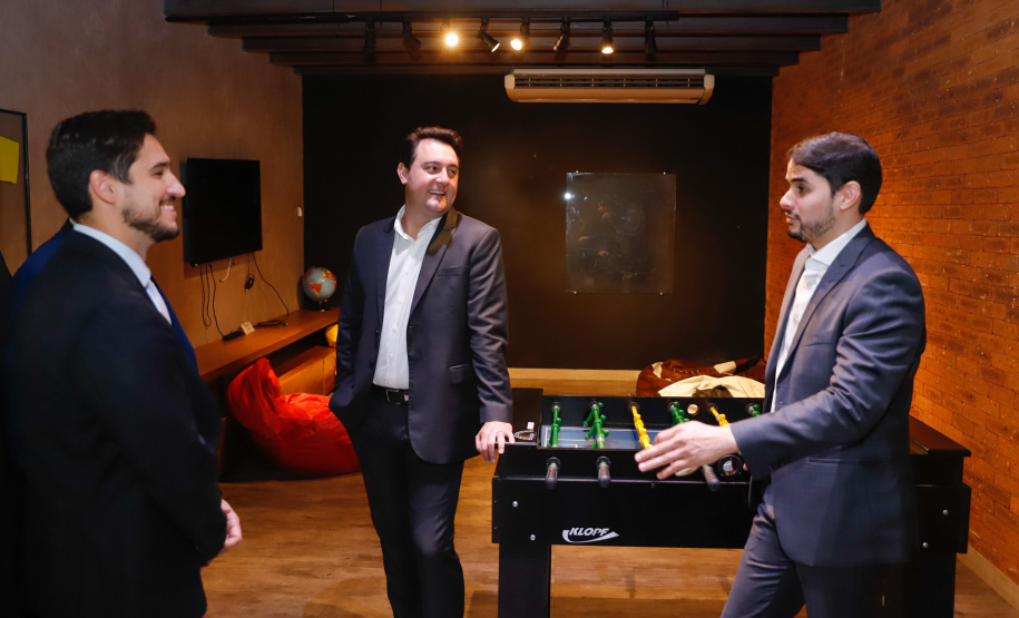 O governador Carlos Massa Ratinho Junior e o presidente da Agência Brasileira de Desenvolvimento Industrial (ABDI), Igor Calvet, assinaram nesta quarta-feira (12) um acordo de cooperação técnica para implantar no Paraná um sistema de compartilhamento de veículos elétricos para uso de servidores públicos.  -  Brasília, 12/02/2020  -  Foto: Rodrigo Félix Leal/AEN