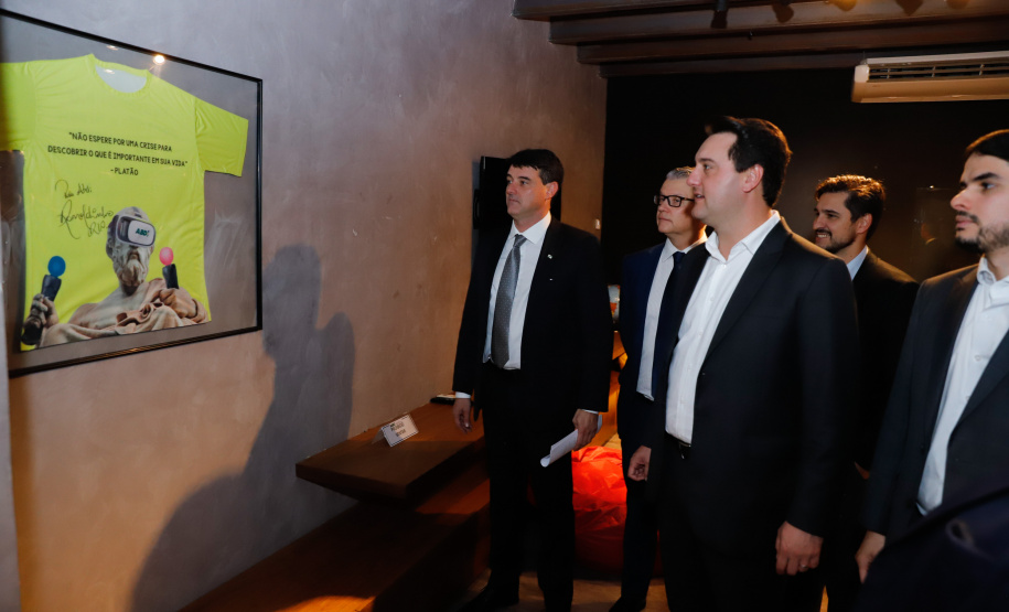 O governador Carlos Massa Ratinho Junior e o presidente da Agência Brasileira de Desenvolvimento Industrial (ABDI), Igor Calvet, assinaram nesta quarta-feira (12) um acordo de cooperação técnica para implantar no Paraná um sistema de compartilhamento de veículos elétricos para uso de servidores públicos.  -  Brasília, 12/02/2020  -  Foto: Rodrigo Félix Leal/AEN