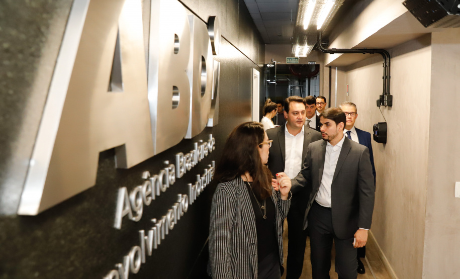 O governador Carlos Massa Ratinho Junior e o presidente da Agência Brasileira de Desenvolvimento Industrial (ABDI), Igor Calvet, assinaram nesta quarta-feira (12) um acordo de cooperação técnica para implantar no Paraná um sistema de compartilhamento de veículos elétricos para uso de servidores públicos.  -  Brasília, 12/02/2020  -  Foto: Rodrigo Félix Leal/AEN