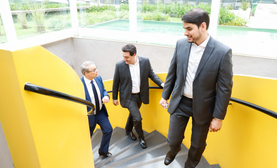 O governador Carlos Massa Ratinho Junior e o presidente da Agência Brasileira de Desenvolvimento Industrial (ABDI), Igor Calvet, assinaram nesta quarta-feira (12) um acordo de cooperação técnica para implantar no Paraná um sistema de compartilhamento de veículos elétricos para uso de servidores públicos.  -  Brasília, 12/02/2020  -  Foto: Rodrigo Félix Leal/AEN