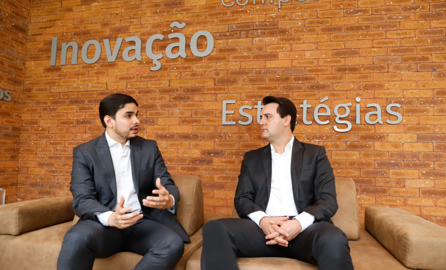 O governador Carlos Massa Ratinho Junior e o presidente da Agência Brasileira de Desenvolvimento Industrial (ABDI), Igor Calvet, assinaram nesta quarta-feira (12) um acordo de cooperação técnica para implantar no Paraná um sistema de compartilhamento de veículos elétricos para uso de servidores públicos.  -  Brasília, 12/02/2020  -  Foto: Rodrigo Félix Leal/AEN