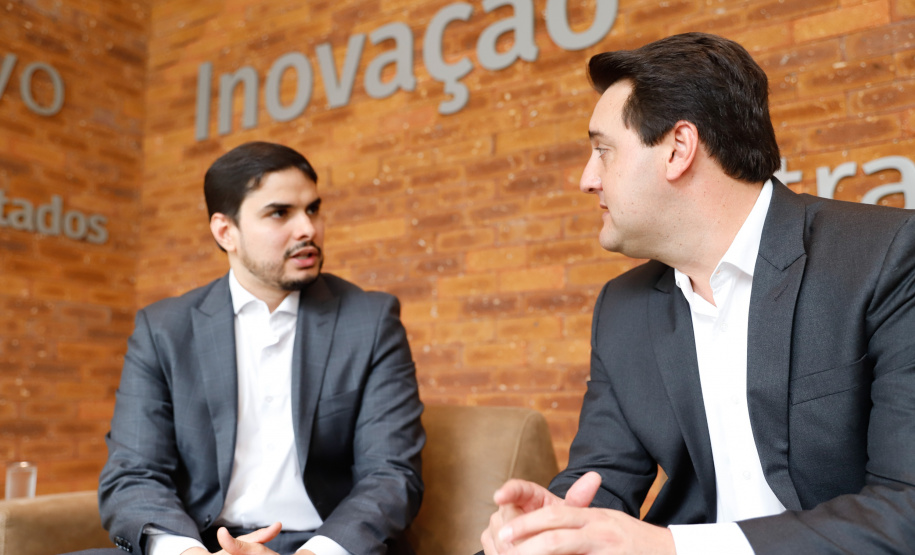 O governador Carlos Massa Ratinho Junior e o presidente da Agência Brasileira de Desenvolvimento Industrial (ABDI), Igor Calvet, assinaram nesta quarta-feira (12) um acordo de cooperação técnica para implantar no Paraná um sistema de compartilhamento de veículos elétricos para uso de servidores públicos.  -  Brasília, 12/02/2020  -  Foto: Rodrigo Félix Leal/AEN