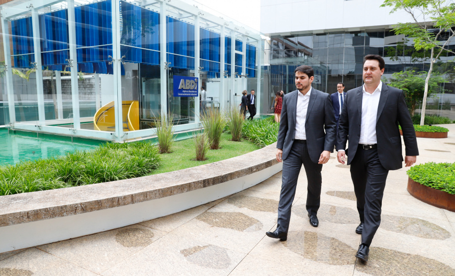 O governador Carlos Massa Ratinho Junior e o presidente da Agência Brasileira de Desenvolvimento Industrial (ABDI), Igor Calvet, assinaram nesta quarta-feira (12) um acordo de cooperação técnica para implantar no Paraná um sistema de compartilhamento de veículos elétricos para uso de servidores públicos.  -  Brasília, 12/02/2020  -  Foto: Rodrigo Félix Leal/AEN