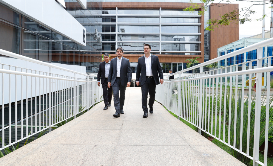 O governador Carlos Massa Ratinho Junior e o presidente da Agência Brasileira de Desenvolvimento Industrial (ABDI), Igor Calvet, assinaram nesta quarta-feira (12) um acordo de cooperação técnica para implantar no Paraná um sistema de compartilhamento de veículos elétricos para uso de servidores públicos.  -  Brasília, 12/02/2020  -  Foto: Rodrigo Félix Leal/AEN