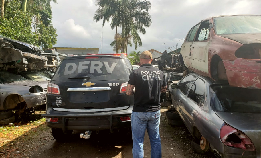 A Polícia Civil do Paraná (PCPR) cumpriu quatro mandados de busca e apreensão em combate a furtos, roubos e receptação de veículos, em Matinhos, no Litoral do Estado. A operação foi deflagrada na manhã desta quarta-feira (12), em continuidade a ação realizada no último sábado, na região.  -  Curitiba, 12/02/2020  -  Foto: Divulgação Polícia Civil/SESP