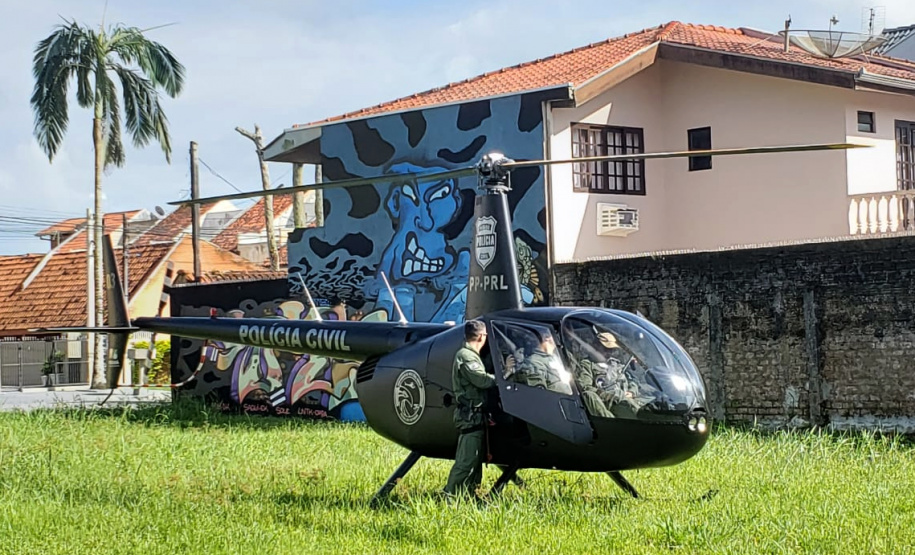 A Polícia Civil do Paraná (PCPR) cumpriu quatro mandados de busca e apreensão em combate a furtos, roubos e receptação de veículos, em Matinhos, no Litoral do Estado. A operação foi deflagrada na manhã desta quarta-feira (12), em continuidade a ação realizada no último sábado, na região.  -  Curitiba, 12/02/2020  -  Foto: Divulgação Polícia Civil/SESP