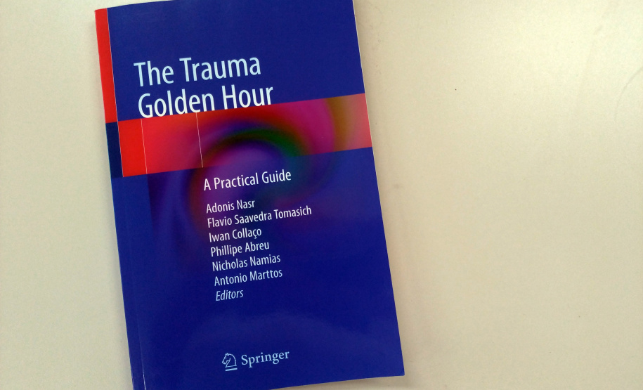 Referência no atendimento de traumas no Paraná, o Hospital do Trabalhador (HT), que faz parte das unidades próprias do Governo do Estado, lançou nesta quarta-feira (12) um livro sobre protocolos de atendimentos em trauma hospitalar.
Foto: SESA