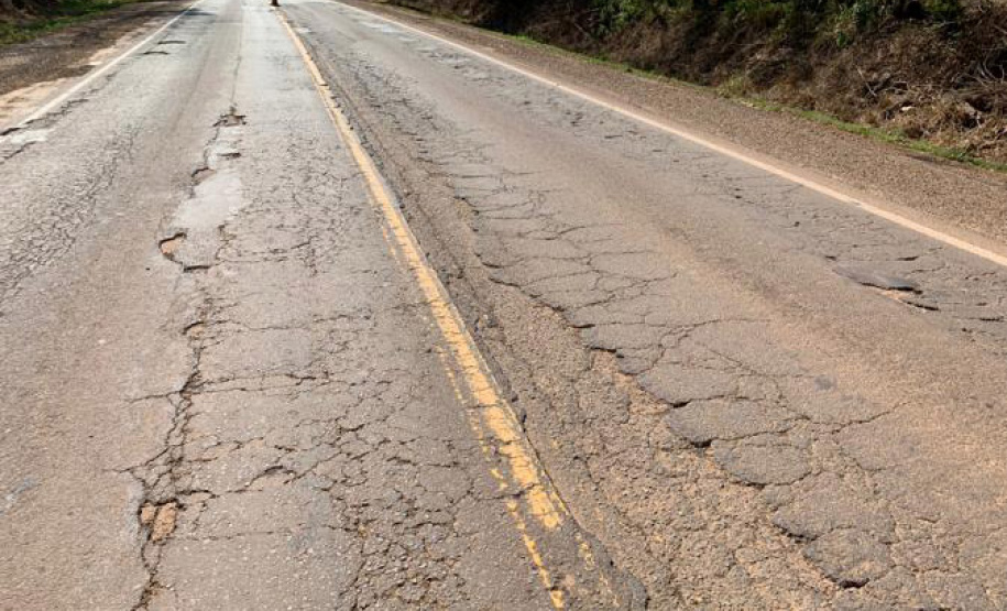 O Departamento de Estradas de Rodagem do Paraná (DER/PR) está concluindo os serviços de melhorias no pavimento da rodovia PRC-487, no trecho de Campo Mourão até a ponte do Rio Muquilão, no centro oeste paranaense.  -  Curitiba, 13/02/2020  -  Foto: Divulgação DER