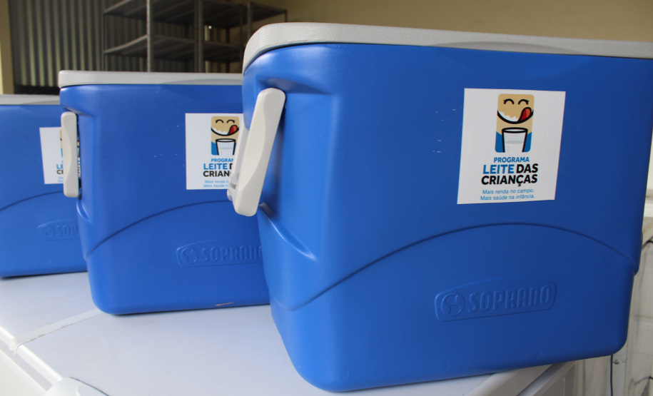O Programa Leite das Crianças, do Governo do Estado, recebeu 700 caixas térmicas e 176 freezers para os pontos de distribuição e redistribuição. Os equipamentos estão sendo transportados ao longo desta semana para os núcleos regionais da Secretaria de Estado da Agricultura e do Abastecimento, que encaminharão aos municípios conforme a necessidade de cada um.  -  Curitiba, 13/02/2020  -  Foto: Gisele Barão/SEAB