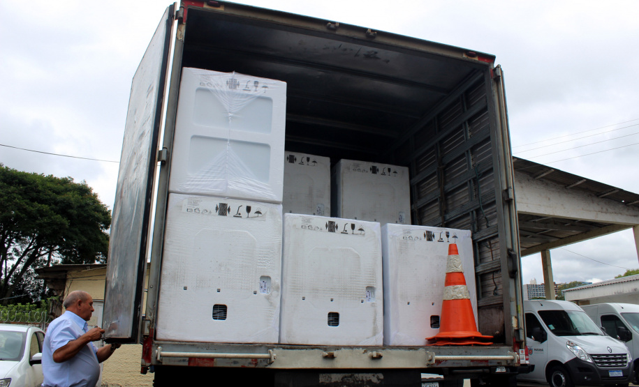 O Programa Leite das Crianças, do Governo do Estado, recebeu 700 caixas térmicas e 176 freezers para os pontos de distribuição e redistribuição. Os equipamentos estão sendo transportados ao longo desta semana para os núcleos regionais da Secretaria de Estado da Agricultura e do Abastecimento, que encaminharão aos municípios conforme a necessidade de cada um.  -  Curitiba, 13/02/2020  -  Foto: Gisele Barão/SEAB
