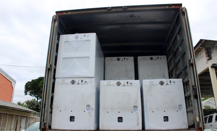 O Programa Leite das Crianças, do Governo do Estado, recebeu 700 caixas térmicas e 176 freezers para os pontos de distribuição e redistribuição. Os equipamentos estão sendo transportados ao longo desta semana para os núcleos regionais da Secretaria de Estado da Agricultura e do Abastecimento, que encaminharão aos municípios conforme a necessidade de cada um.  -  Curitiba, 13/02/2020  -  Foto: Gisele Barão/SEAB