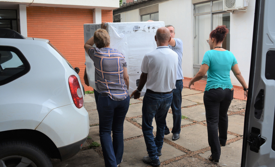 O Programa Leite das Crianças, do Governo do Estado, recebeu 700 caixas térmicas e 176 freezers para os pontos de distribuição e redistribuição. Os equipamentos estão sendo transportados ao longo desta semana para os núcleos regionais da Secretaria de Estado da Agricultura e do Abastecimento, que encaminharão aos municípios conforme a necessidade de cada um.  -  Curitiba, 13/02/2020  -  Foto: Gisele Barão/SEAB