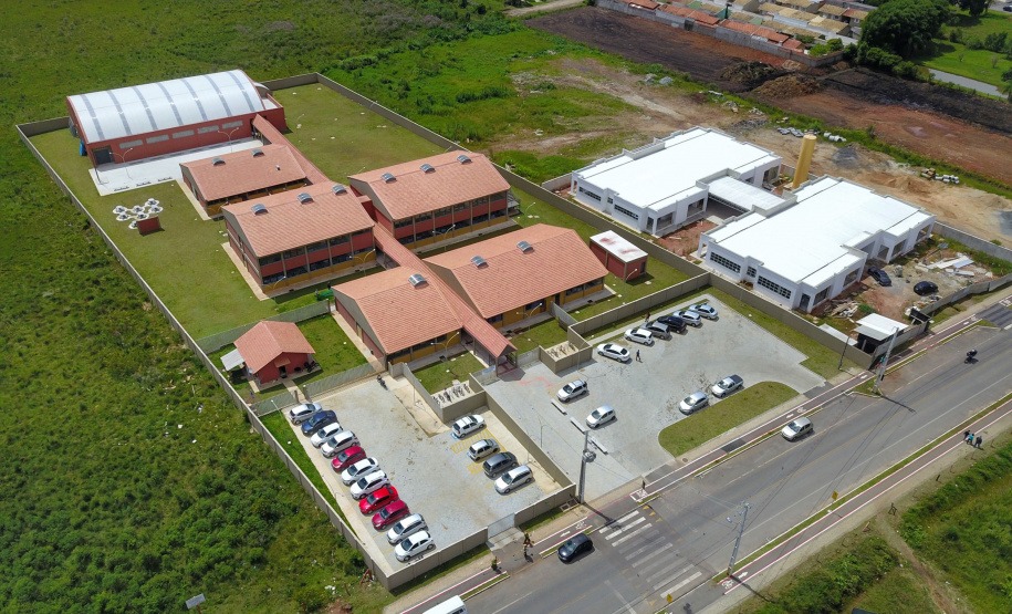 Governador Carlos Massa Ratinho Junior entrega a nova sede do Colégio Estadual Bandeirantes, em Campina Grande do Sul e libera recursos para pavimentação de ruas  da cidade  -  Campina Grande do Sul, 13/02/2020  -  Foto: José Fernando Ogura/AEN