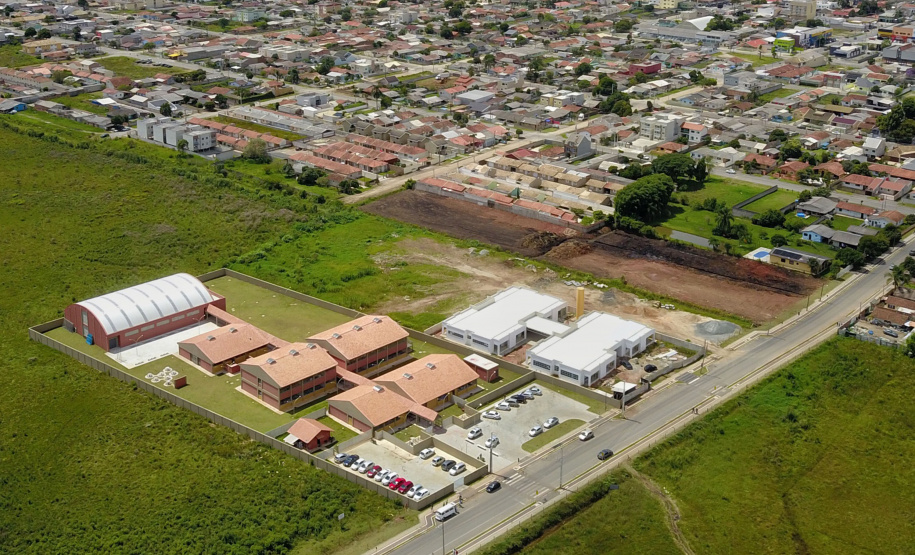 Governador Carlos Massa Ratinho Junior entrega a nova sede do Colégio Estadual Bandeirantes, em Campina Grande do Sul e libera recursos para pavimentação de ruas  da cidade  -  Campina Grande do Sul, 13/02/2020  -  Foto: José Fernando Ogura/AEN