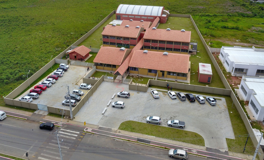 Governador Carlos Massa Ratinho Junior entrega a nova sede do Colégio Estadual Bandeirantes, em Campina Grande do Sul e libera recursos para pavimentação de ruas  da cidade  -  Campina Grande do Sul, 13/02/2020  -  Foto: José Fernando Ogura/AEN