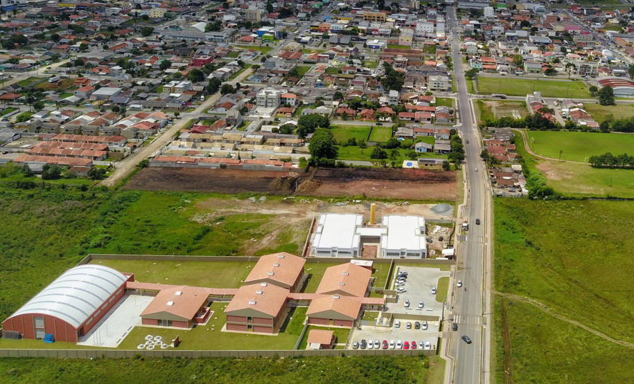 Governador Carlos Massa Ratinho Junior entrega a nova sede do Colégio Estadual Bandeirantes, em Campina Grande do Sul e libera recursos para pavimentação de ruas  da cidade  -  Campina Grande do Sul, 13/02/2020  -  Foto: José Fernando Ogura/AEN
