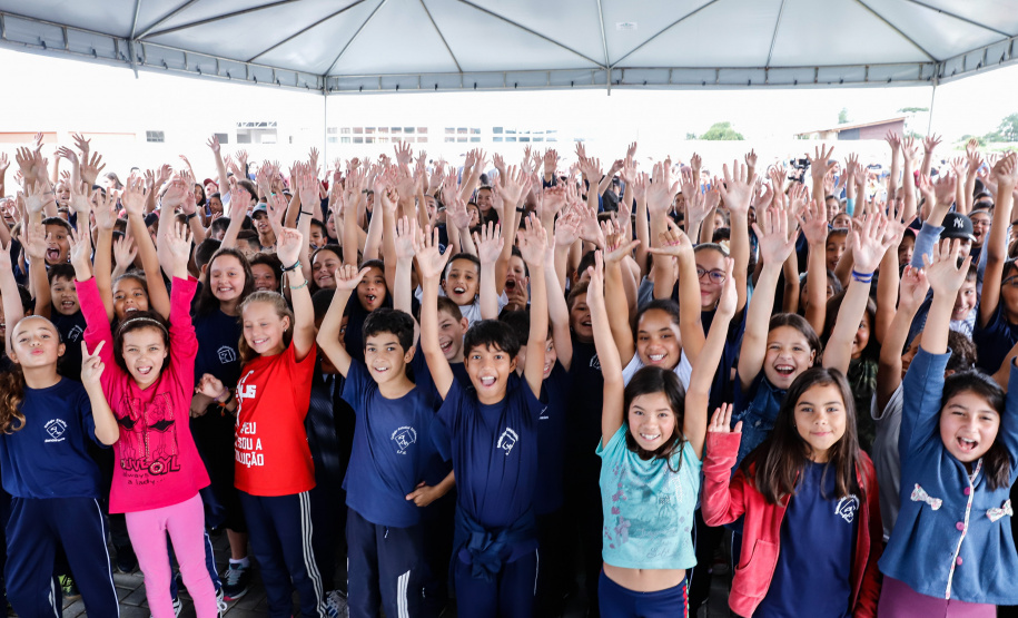 Governador Carlos Massa Ratinho Junior entrega a nova sede do Colégio Estadual Bandeirantes, em Campina Grande do Sul e libera recursos para pavimentação de ruas da cidade - Campina Grande do Sul, 13/02/2020 - Foto:  Rodrigo Félix Leal/AEN