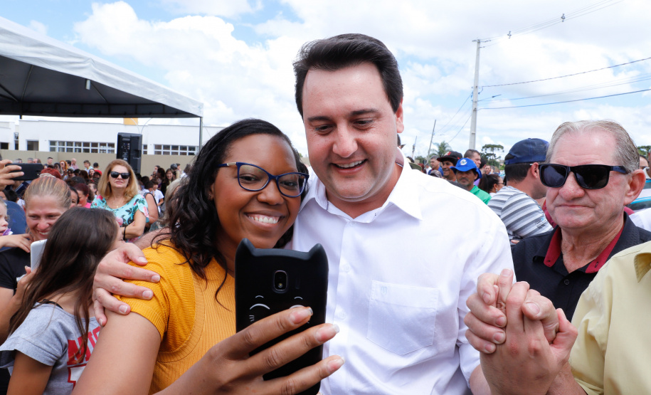 Governador Carlos Massa Ratinho Junior entrega a nova sede do Colégio Estadual Bandeirantes, em Campina Grande do Sul e libera recursos para pavimentação de ruas da cidade - Campina Grande do Sul, 13/02/2020 - Foto:  Rodrigo Félix Leal/AEN