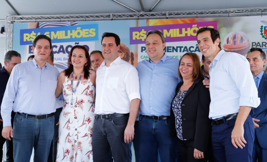 Governador Carlos Massa Ratinho Junior entrega a nova sede do Colégio Estadual Bandeirantes, em Campina Grande do Sul e libera recursos para pavimentação de ruas da cidade - Campina Grande do Sul, 13/02/2020 - Foto:  Rodrigo Félix Leal/AEN